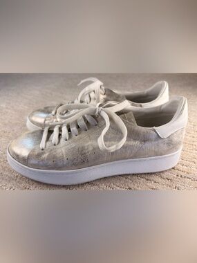 To Boot New York, Cara Women’s White Silver/Gold Leather Low Top Sneakers